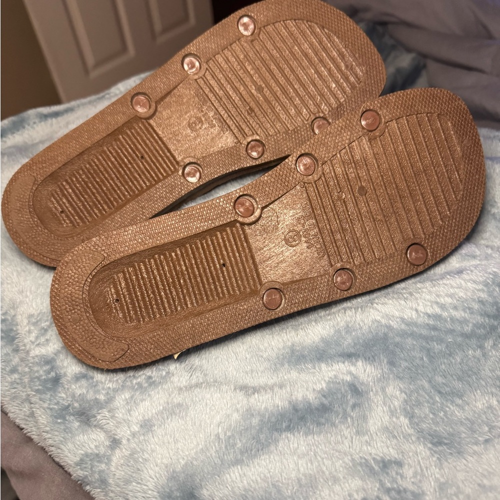 Grandco Women's Gold Beaded Sandals
Strappy Size 8 Brand New - Picture 8 of 9